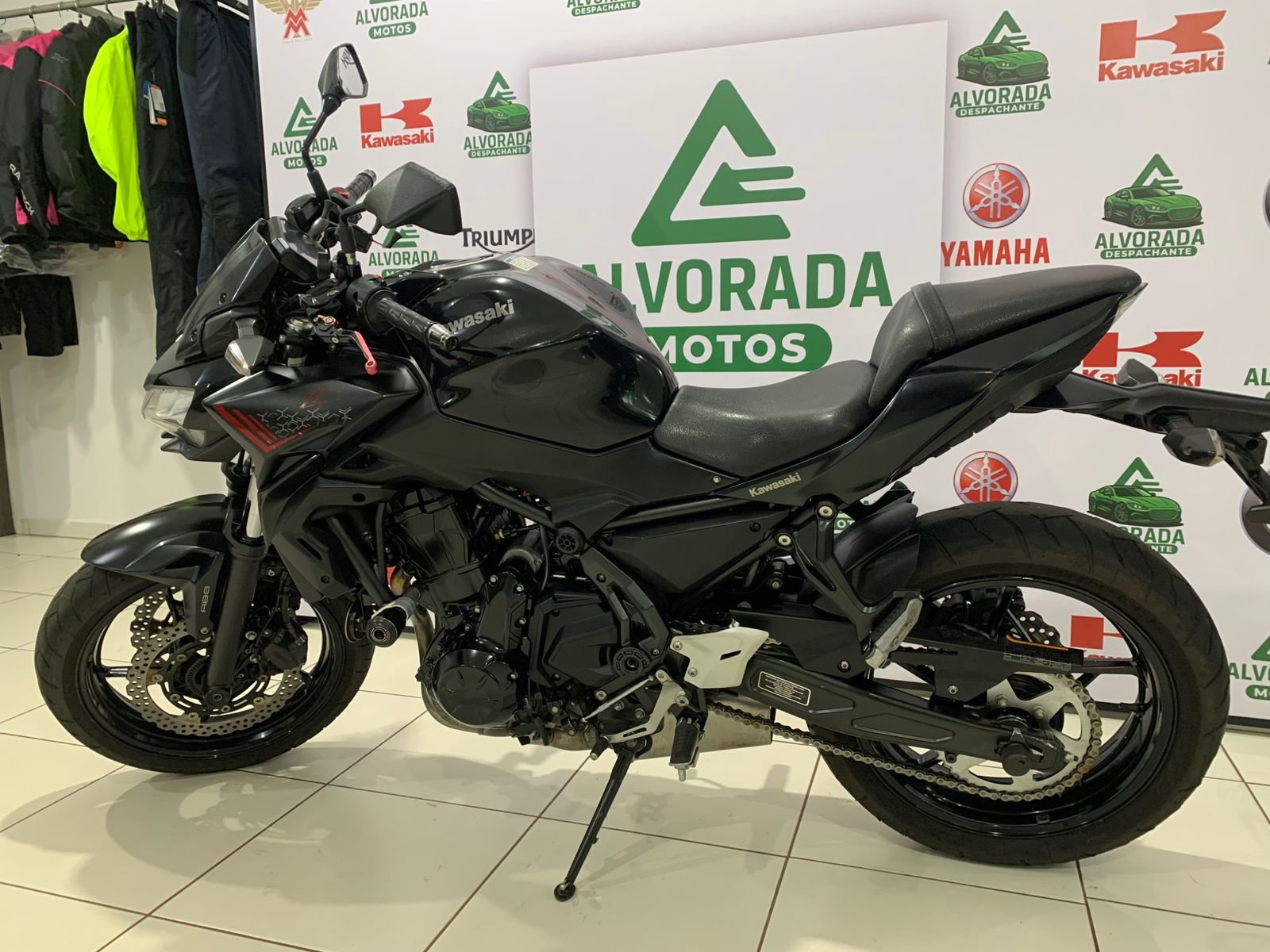 Kawasaki Z650 — foto 7