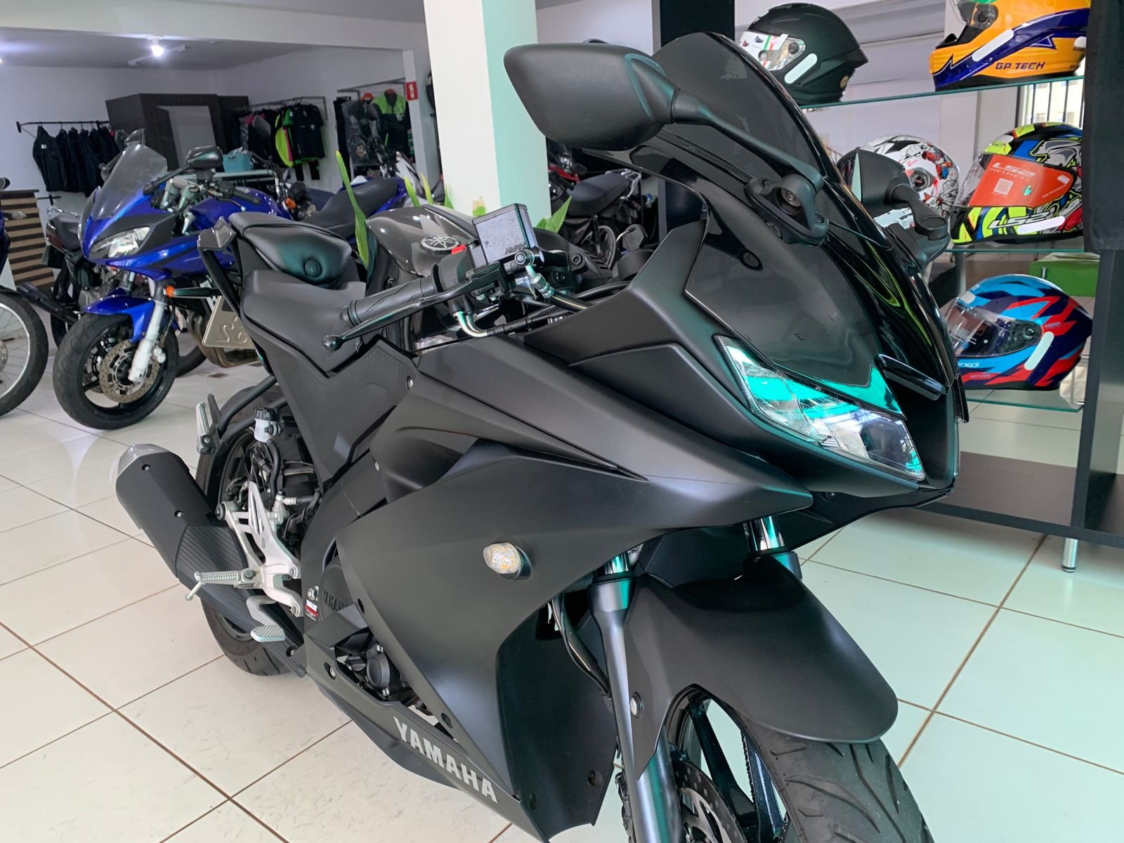 Yamaha YZF-R15 — foto 2