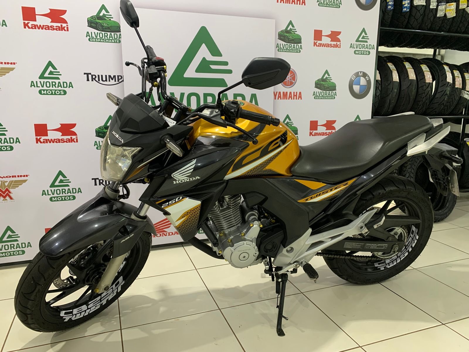 Honda TWISTER 250 — foto 3