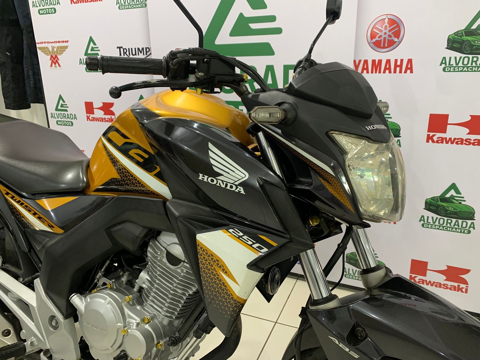 Honda TWISTER 250 — foto 2
