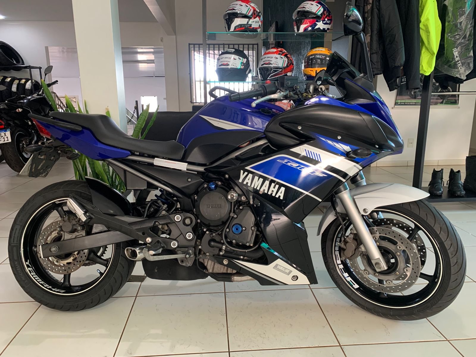 Yamaha XJ6 — foto 4