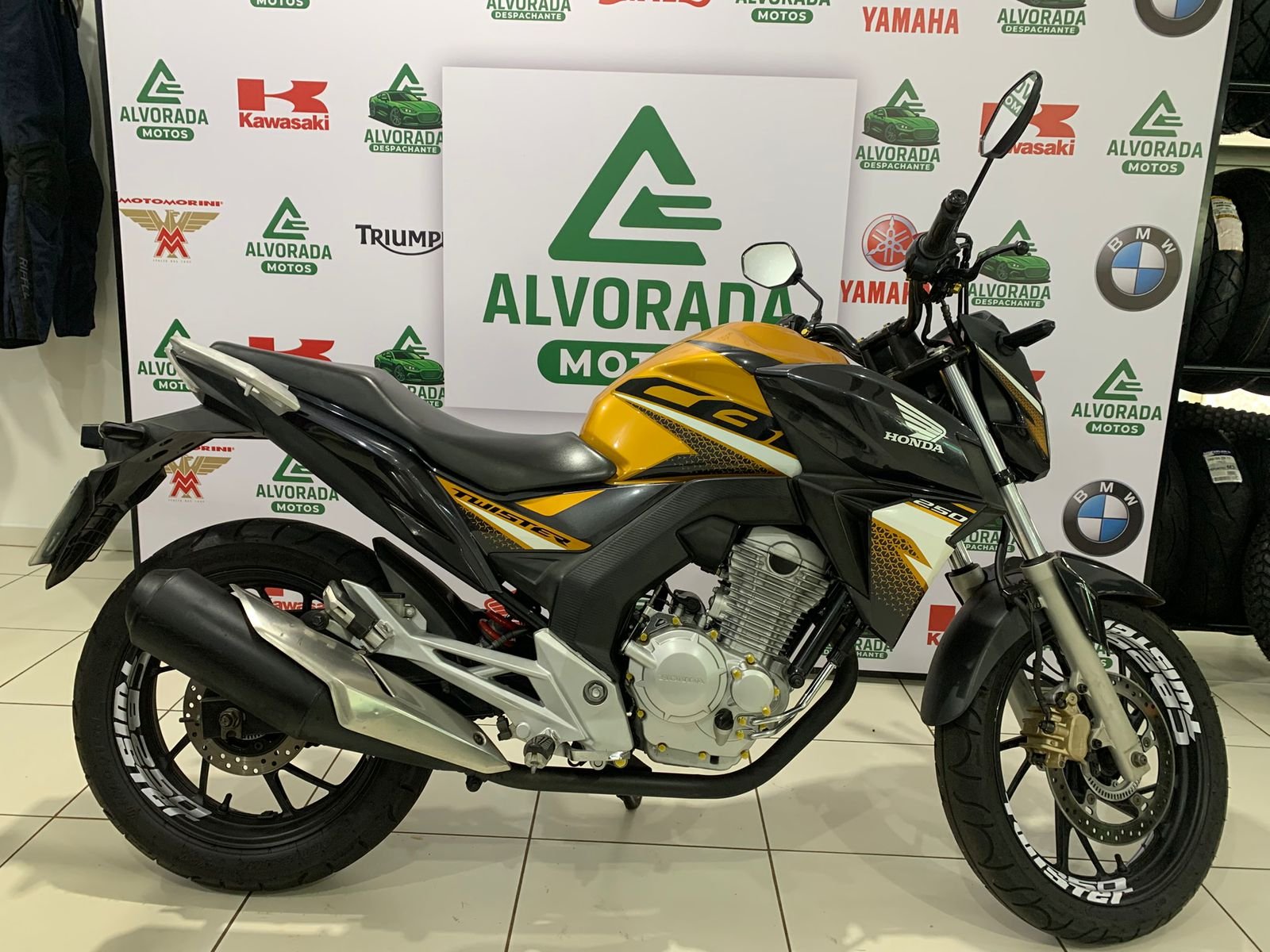 Honda TWISTER 250 — foto 4