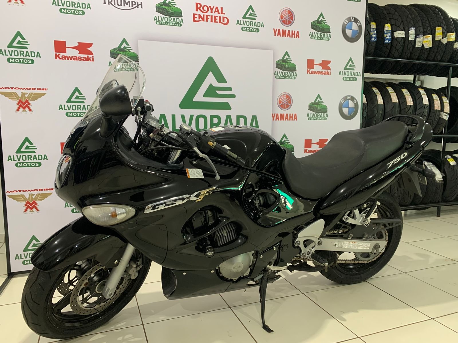 Suzuki GSX-F — foto 3