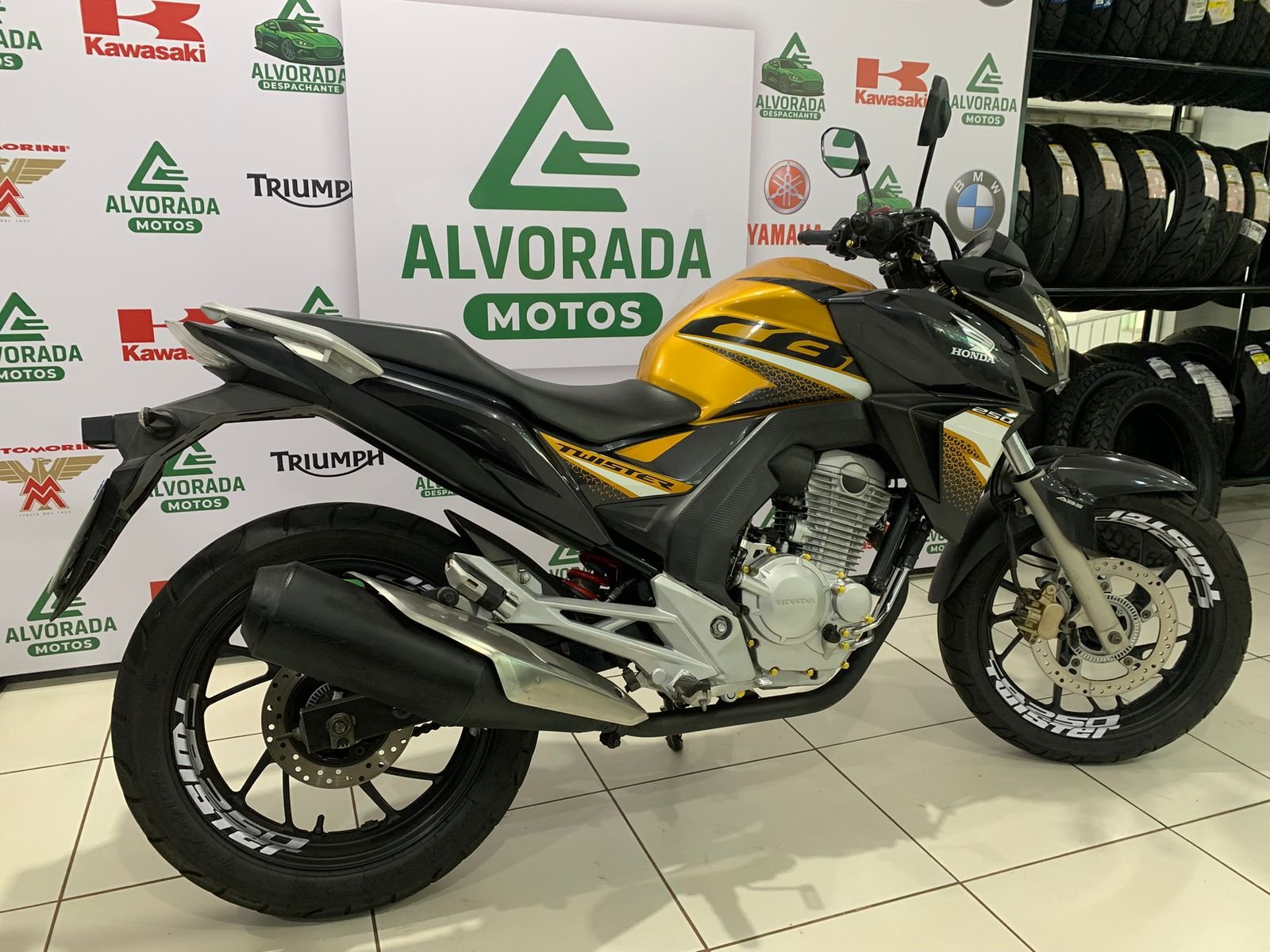 Honda TWISTER 250 — foto 6